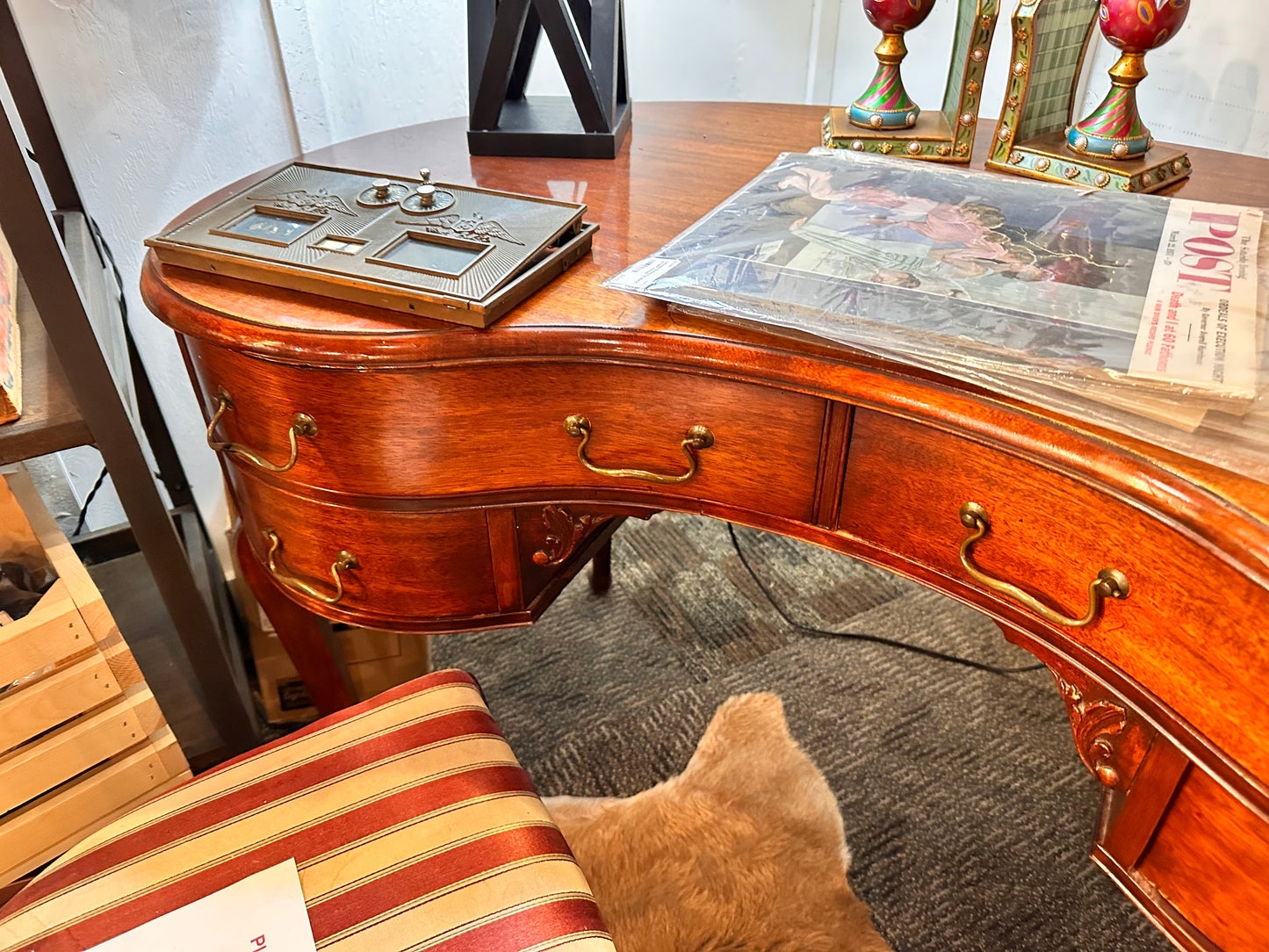 1750'S MOHOGANY KIDNEY SHAP WRITING DESK WITH CHAIR